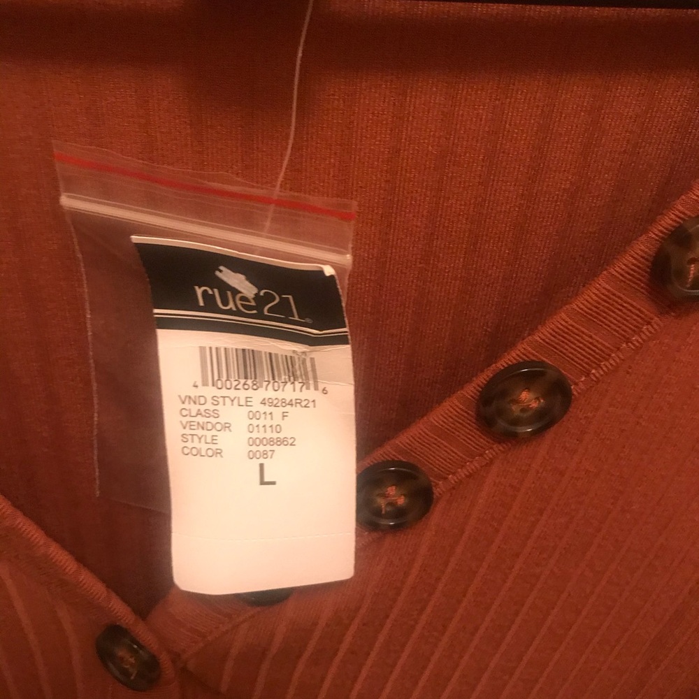 A Rue 21 top - Picture 2 of 4